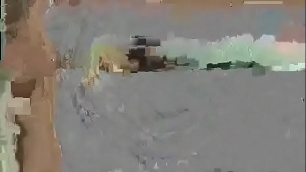 I ragazzi tagliano il cazzo flaccido del film gay A quattro zampe, Braden lentamente