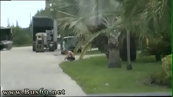 Porno gay gratuito di nuotatori maschi Young Studs Fuck On The Baitbus