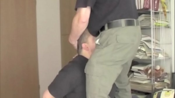 Nhổ, xuất tinh và kiêm trên mặt tôi