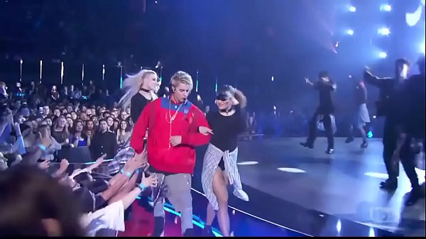 Justin Bieber tritt am 3. April 2016 bei „Love Yourself Company“ bei den iHeartRadio Music Awards auf