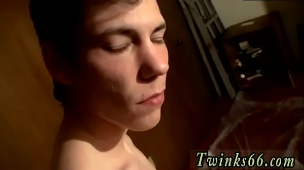 Gay Twink Blowjob Galerie xxx Er befummelt, neckt, zieht sich aus und dann