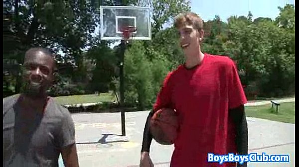 विशाल काला स्टड प्रजनन करने वाला सफेद समलैंगिक मांसल पुरुष 29