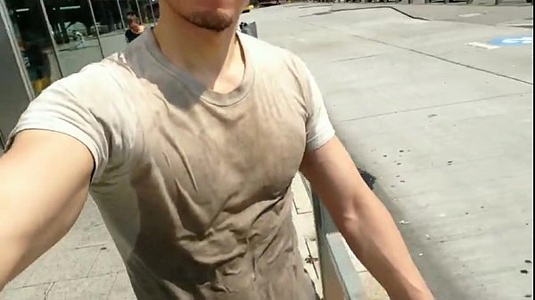 mijando no aeroporto