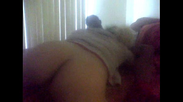 Alisa se fait ligoter, scotcher et baiser et manger du pain cru par 11 pouces de coq noir