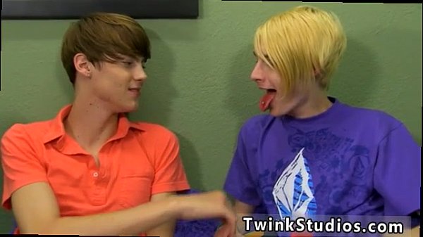 Fotos de twinks gay masculinos afeitados después de una excursión al dentista,