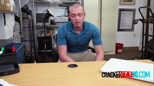 Queer ruso chupa al agente de casting negro porque quiere el trabajo