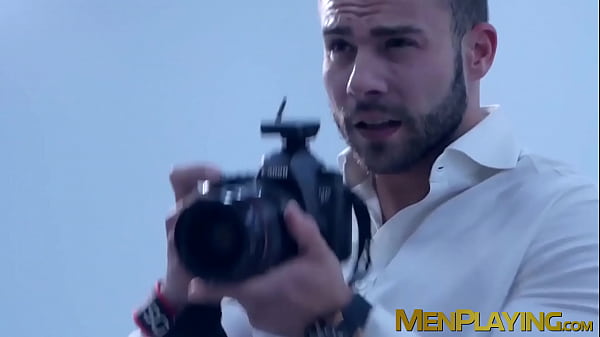 Una modella di classe inculata da un fotografo muscoloso