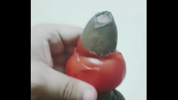 Hombre indio se folla un tomate