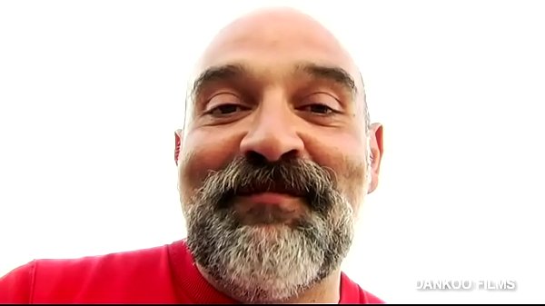 Junger Kerl fickt einen Bären im Cruising-Gebiet von Sitges.