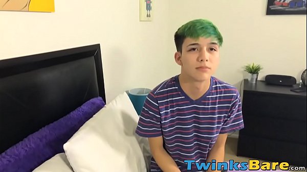 Die Twinks Casey Xandee und Cole Patrick spielen zu Hause ohne Sattel