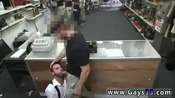 亚洲男孩同性恋吸吮迪克并被性交！