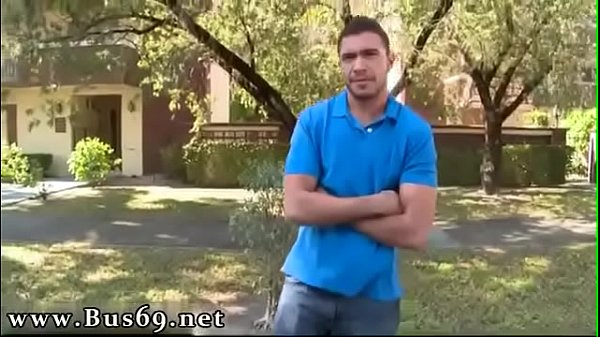 El sexo gay excita a los hombres heterosexuales. Le ofrecí $50 por subirse a la camioneta y