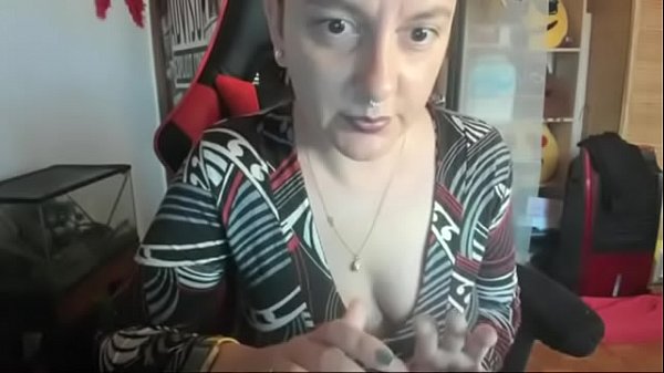 Il mio schiavo preferito è davvero un coglione e in questo video vi mostro perché lo è