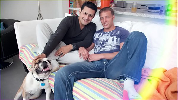 GAYWIRE - Vidéo personnelle du couple gay Troy et Ryan Austin s'amusant