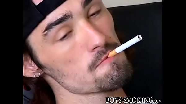 毛茸茸的滑冰运动员 Ian Madrox 和 Dustin Kilimin 烟雾 &amp_ 中风