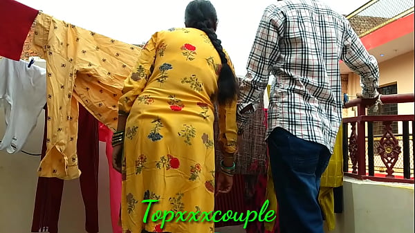 Pillada y follada a la cuñada desi que fue a secar la ropa a la terraza