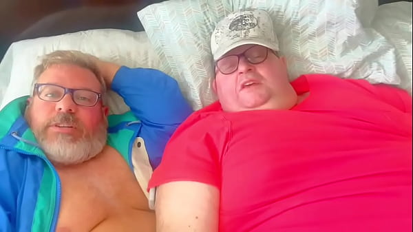 Speedo Dancing Bear faz sexo gay