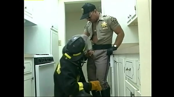 Plow Me #1 – Alles über die uniformierten Männer