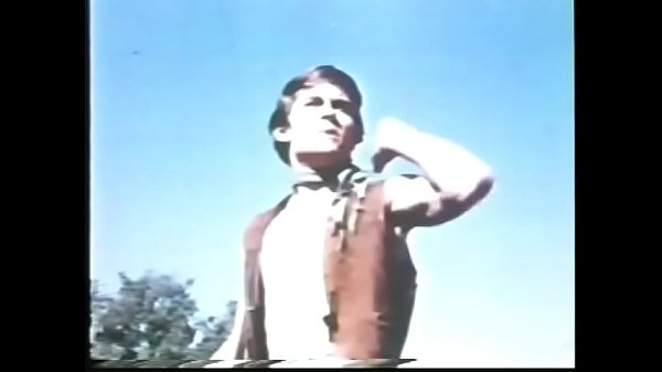 Một vài con chồn hương tương ớt non thích đánh con khỉ sau khi đập đầu vào bãi cỏ