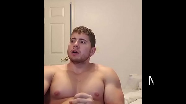 巨大的公鸡凸轮男孩