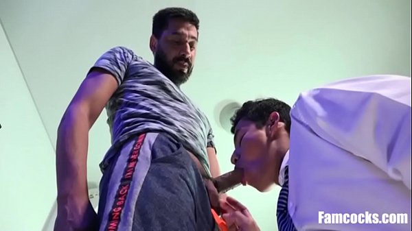 18岁男孩被继父打屁股&amp_性交