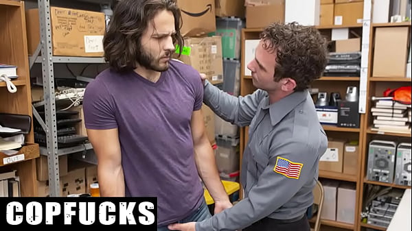 Zerrissener Polizist wird beim Ladendiebstahl gerieben, gefickt und geohrfeigt – Dante Drackis, Greg Mckeon