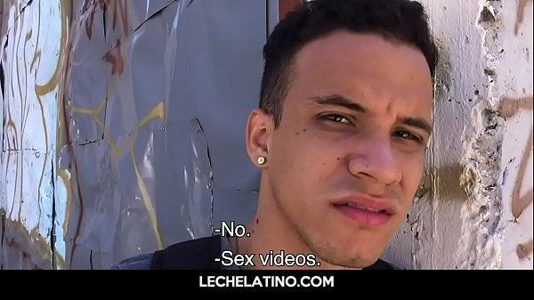 Những chiếc đinh tán Latin chưa cắt mút trên bao quy đầu của họ