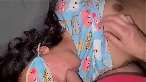 Mi scopo il culo stretto di mia sorella a letto