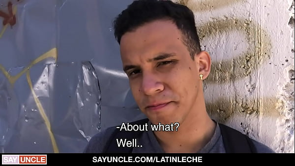 Ich kann nie genug bekommen, also biete ich ihm noch ein paar Dollar an, um meinen Schwanz zu lutschen