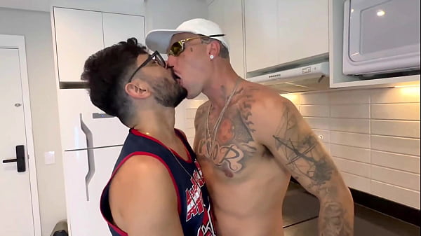 MARCOS GOIANO - FODIDO PELO HOMEM TATUADO PELUDO - SEXO GAY COM CAFU TATUADO&Ccedil_U - TIRO PICA DA MALOKA TATUADA