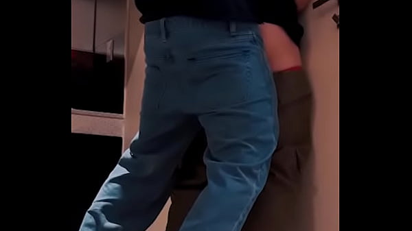 compañero cachondo me mete la verga cuando la casa está sola