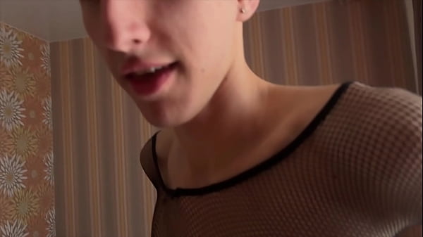 Einen Kerl am frühen Morgen nach dem Club ficken, wie eine dreckige Schlampe mit zwei Schwänzen in seinem engen Arschloch