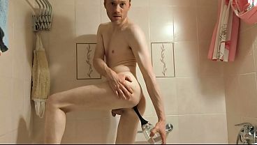 LanaTuls – Analschlampe und Hure testen den automatischen Analeinlaufreiniger. TG: MoscowFaggot