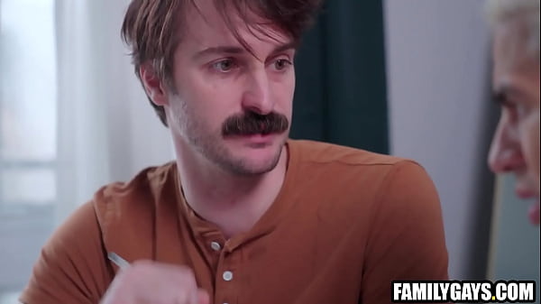 Il patrigno insegna il francese al figliastro | Angel Santana e Seb Leblan