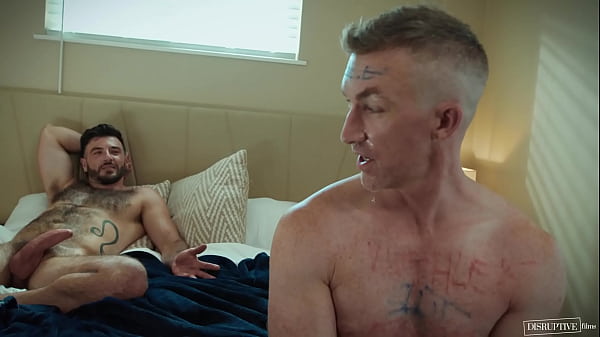 डेवियंट्स निक फिट किसी न किसी और अजीब कठोर कामोत्तेजक बकवास के साथ अतीत को जाने देते हैं