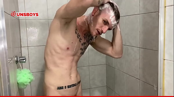 Carmona e flagrado em momentos &iacute_ntimos no banho - V&iacute_deo Completo em sheer.com/unsboys