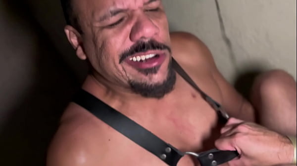 Anddy Brazil fodendo ao vivo na melhor festa de sexo de S&atilde_o Paulo.