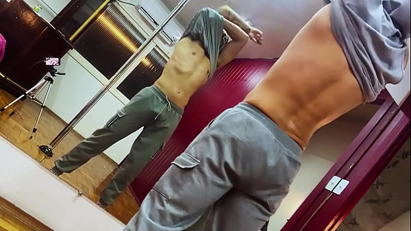 Ne dis rien, regarde juste... Branle-toi avec des propos grossiers dans l'oreille SOLO BRANLETTE