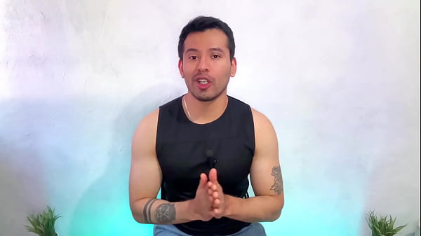 Die begabte 7eleven-Kassiererin dringt im Morgengrauen ohne Sattel in die Verbindlichkeiten des Ladens ein! sexuelle Geschichte