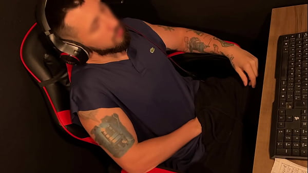 Paja CORRIENDO duro en la silla de jugador y ndash_ filmada desde arriba en secreto