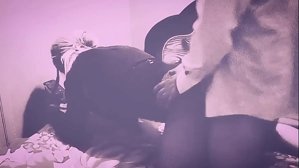 Fa gemere un travestito passivo a cui piace un grosso cazzo