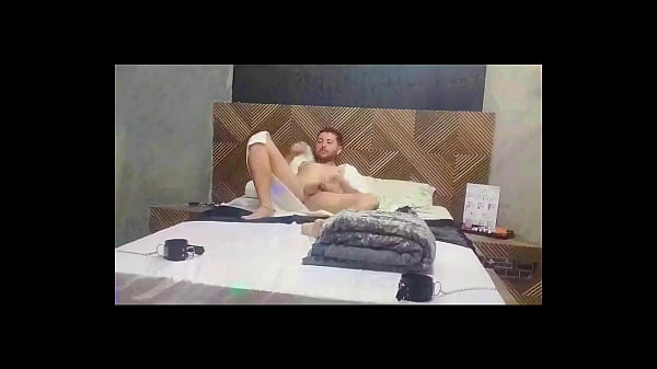 J'ai organisé une petite fête au motel et je me suis exhibé devant mes amis.