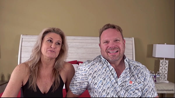 Tuyệt vọng nghiệp dư nóng lớn tit mommy và đại học tuổi babes được họ chặt chẽ pussies đập cứng bằng vòi nước lớn