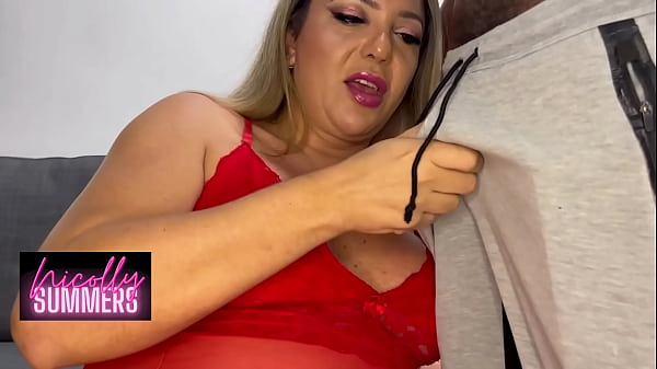 O Neg&atilde_o Africano BBC Veio Me Fodeu Com Seus 23CM No P&ecirc_lo - Nicolly Summers (COMPLETO NO SHEER E RED)