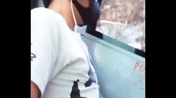 Nam thanh niên thủ dâm trên xe tải hướng bốn phương CDMX