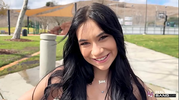 Jolie jeune fille taquine