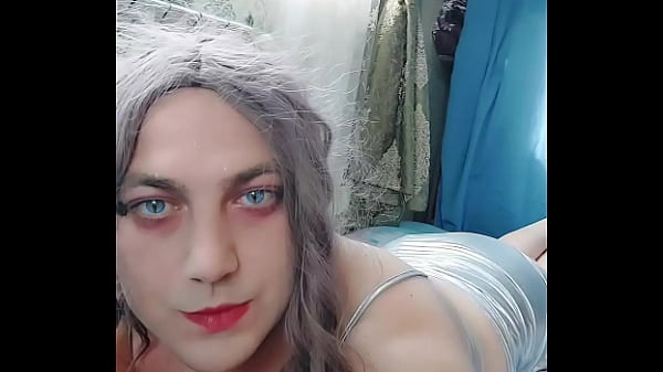 Tentações sedutoras: a jornada sensacional de elegância sedutora da Crossdresser Kitty!