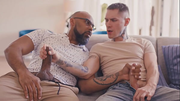 Faccio una sega al mio patrigno