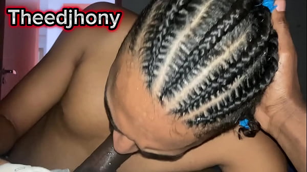 Ele acordou o amigo com uma mamada aí eu comi sem dor