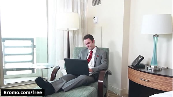 Pagen Zane Anders geht zum Brenner Bolton, nicht um ihm mit seinem Koffer zu helfen, sondern um sich ficken zu lassen - BROMO